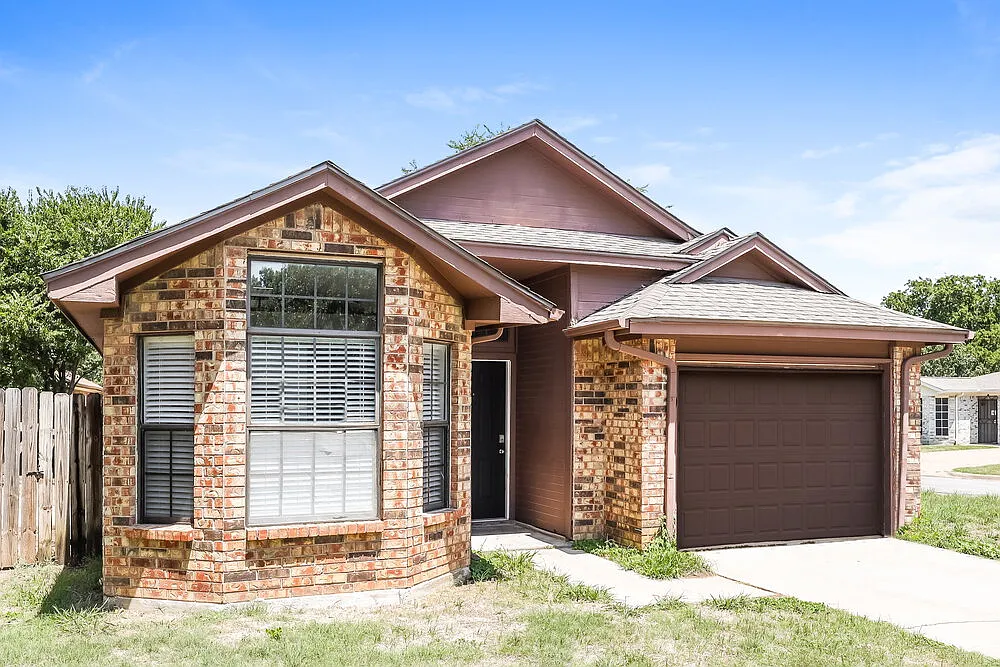 3 bed, 2.0 bath, 1149 sqft, $1,690 — Photo 3