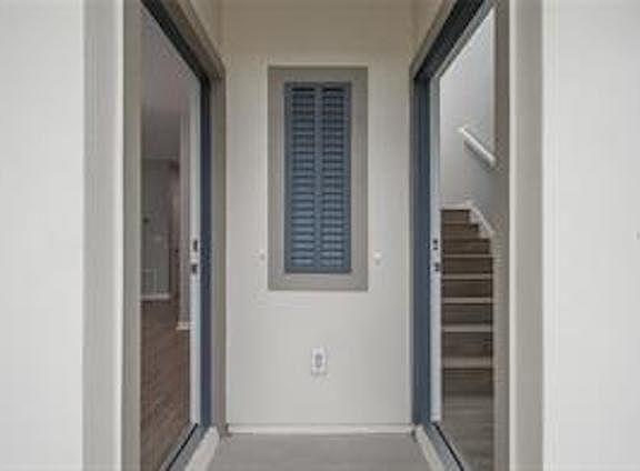 3rd image of 102 E Euclid Ave