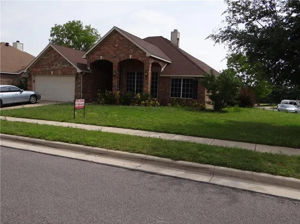 8203 Ithaca Dr, Arlington, TX 76002