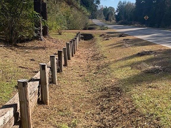 4th image of 220 County Road 401
