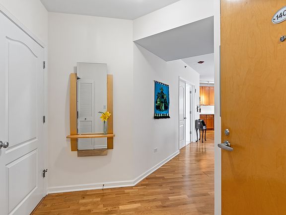 5th image of 1212 N Wells St APT 1401