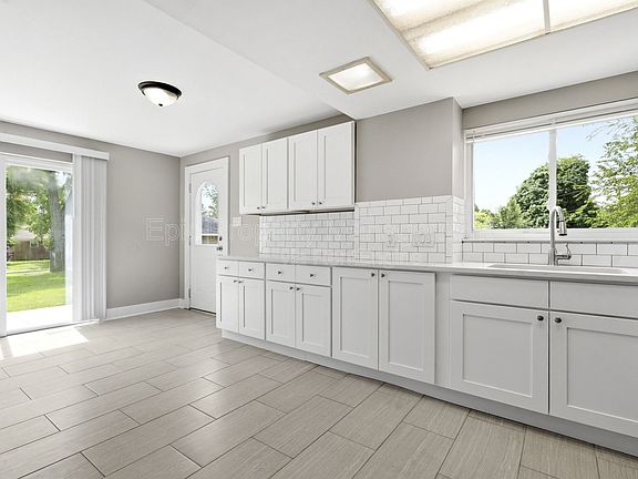 4th image of 3117 Coucy Ave