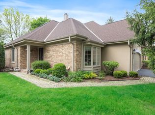 36 Pine Tree Ln, Burr Ridge, IL 60527