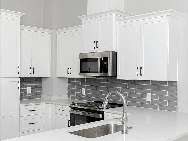 1013 Northside Dr — Photo 11