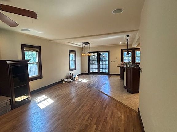 4th image of 916 Poly Dr