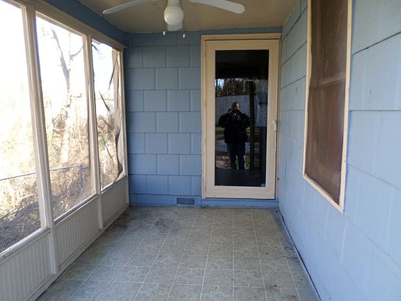 5th image of 205 W Norment Ave