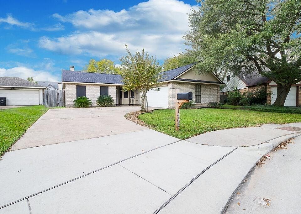1st image of 1902 Hickory Lawn Dr