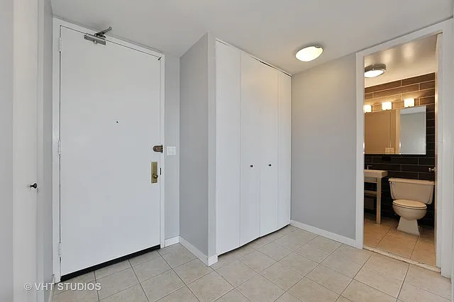 655 W Irving Park Rd #2106 — Photo 11