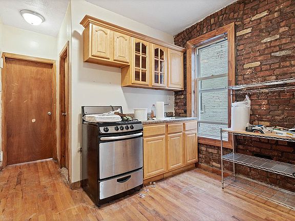 3rd image of 300 S 3rd St #C3