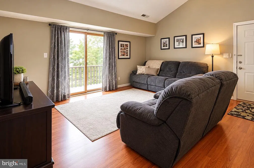 1 bed, 1.0 bath, 667 sqft, $2,000 — Photo 1