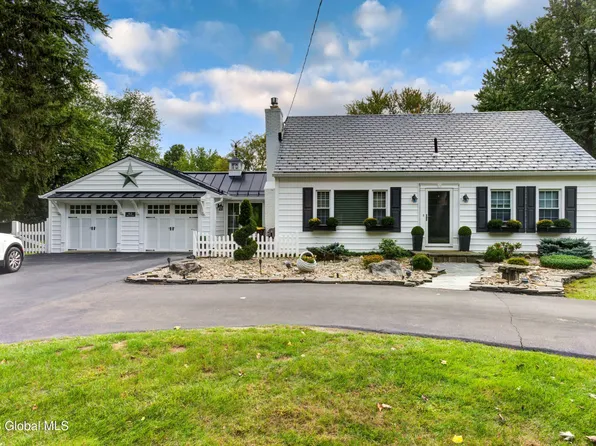 62 Maxwell Road, Latham, NY 12110