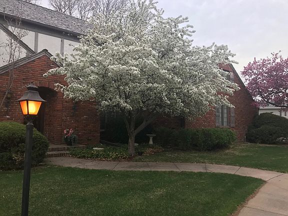 3rd image of 401 W Lochland Rd