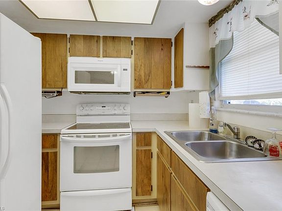 4th image of 1204 NE 9th ST