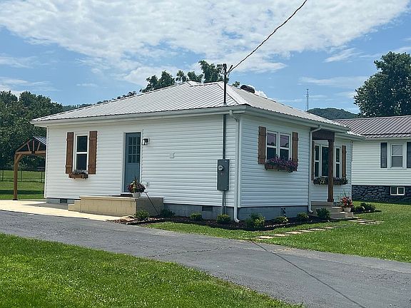 3rd image of 108 Witcher St