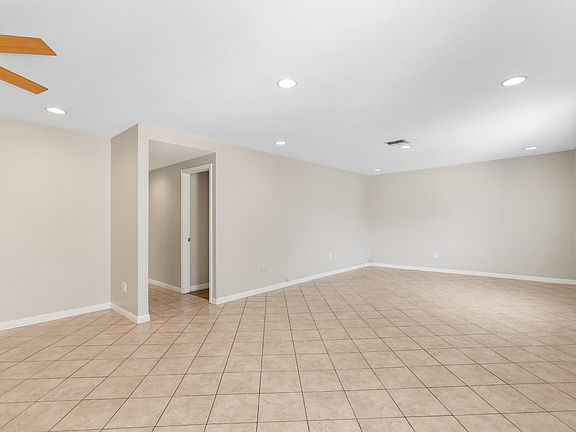 5th image of 17316 Kingsbury St