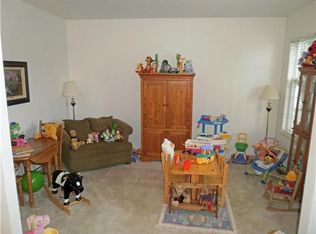 8 Green Ct, Newark, DE 19702