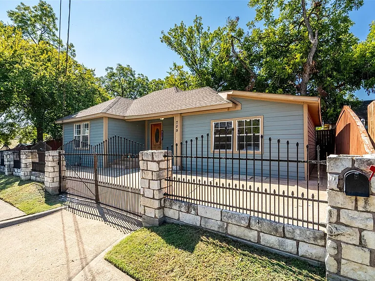 709 S Munger Blvd — Photo 9