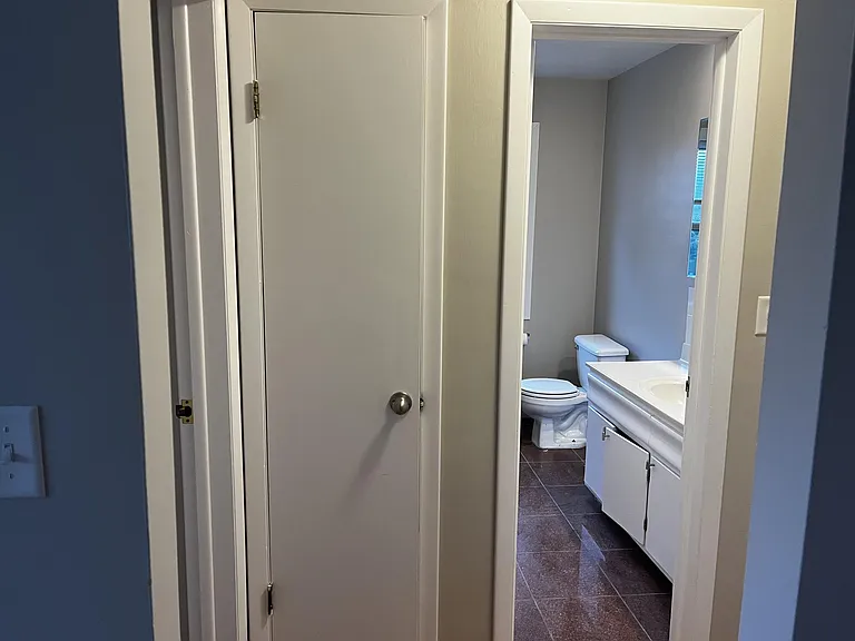 421 Burlington Ave — Photo 16