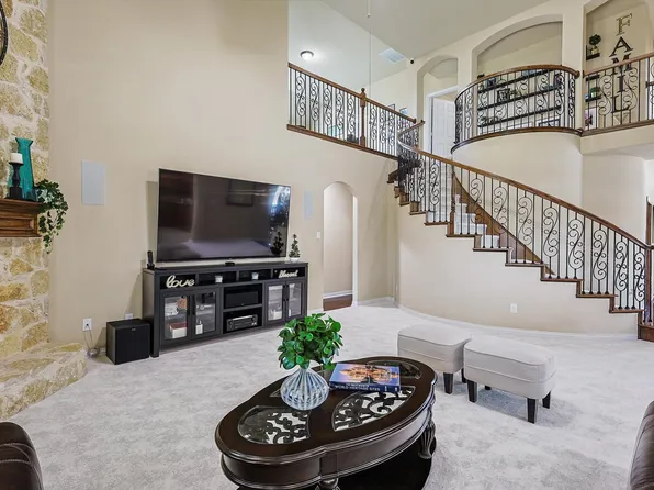 215 White Rock Ct, Red Oak, TX 75154