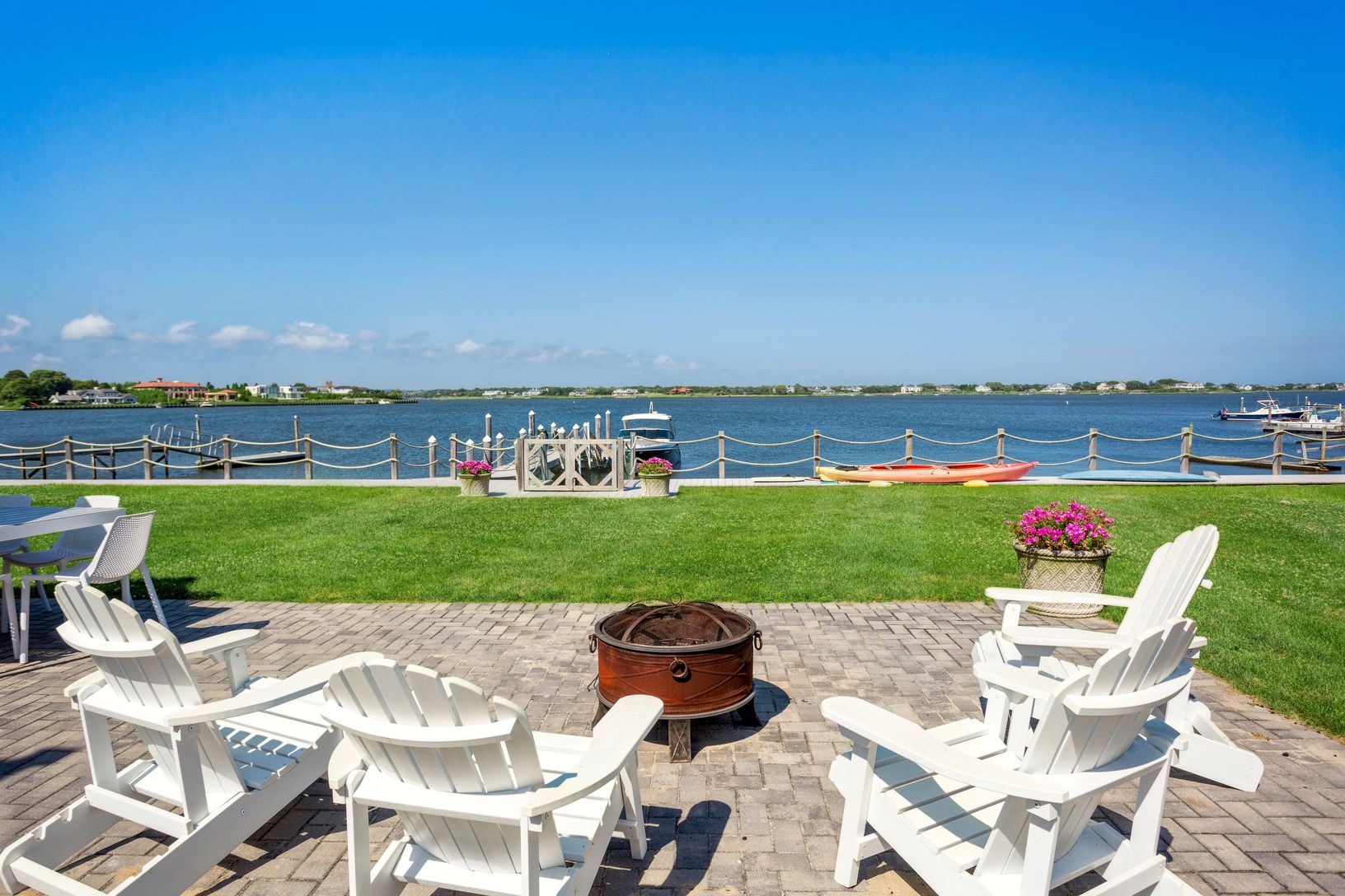  Fabulous Moriches Bay Entertain, relax Enjoy!