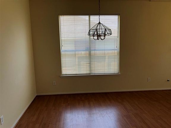 3rd image of 7035 Oak Walk Dr