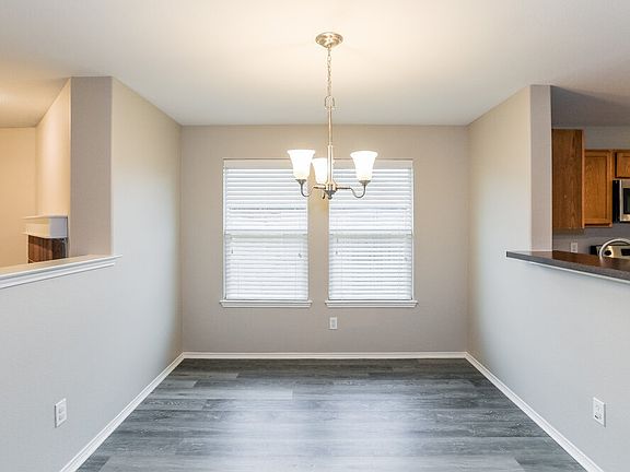 5th image of 516 Silver Leaf Dr