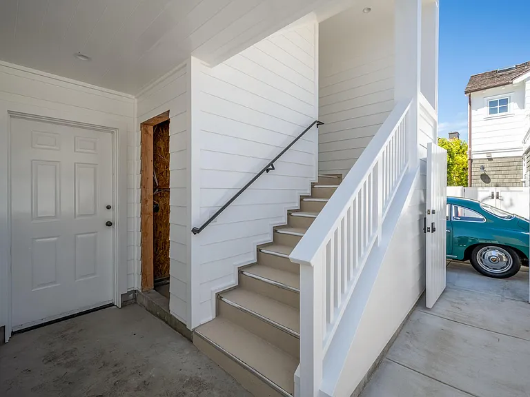 215 Poinsettia Ave #1/2 — Photo 31