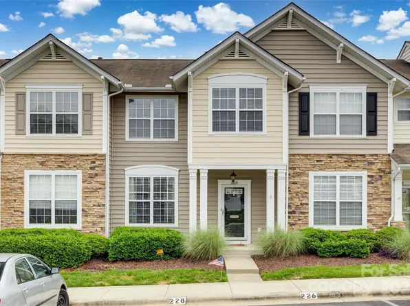228 Dawn Mist Ln, Fort Mill, SC 29708