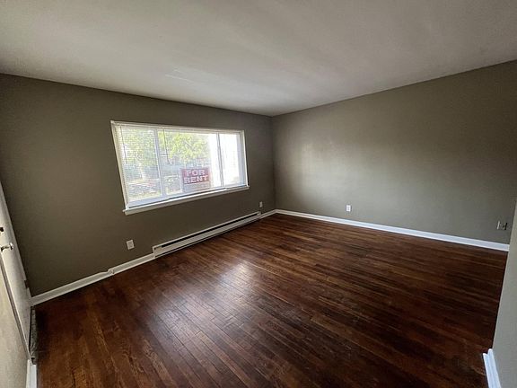 3rd image of 825 W 35th St APT A
