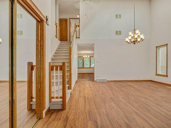 3rd image of 309 Coachwood Point W