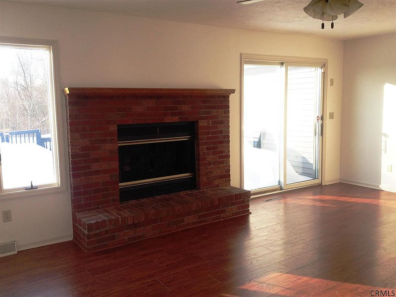 5th image of 49 CELESTE Drive