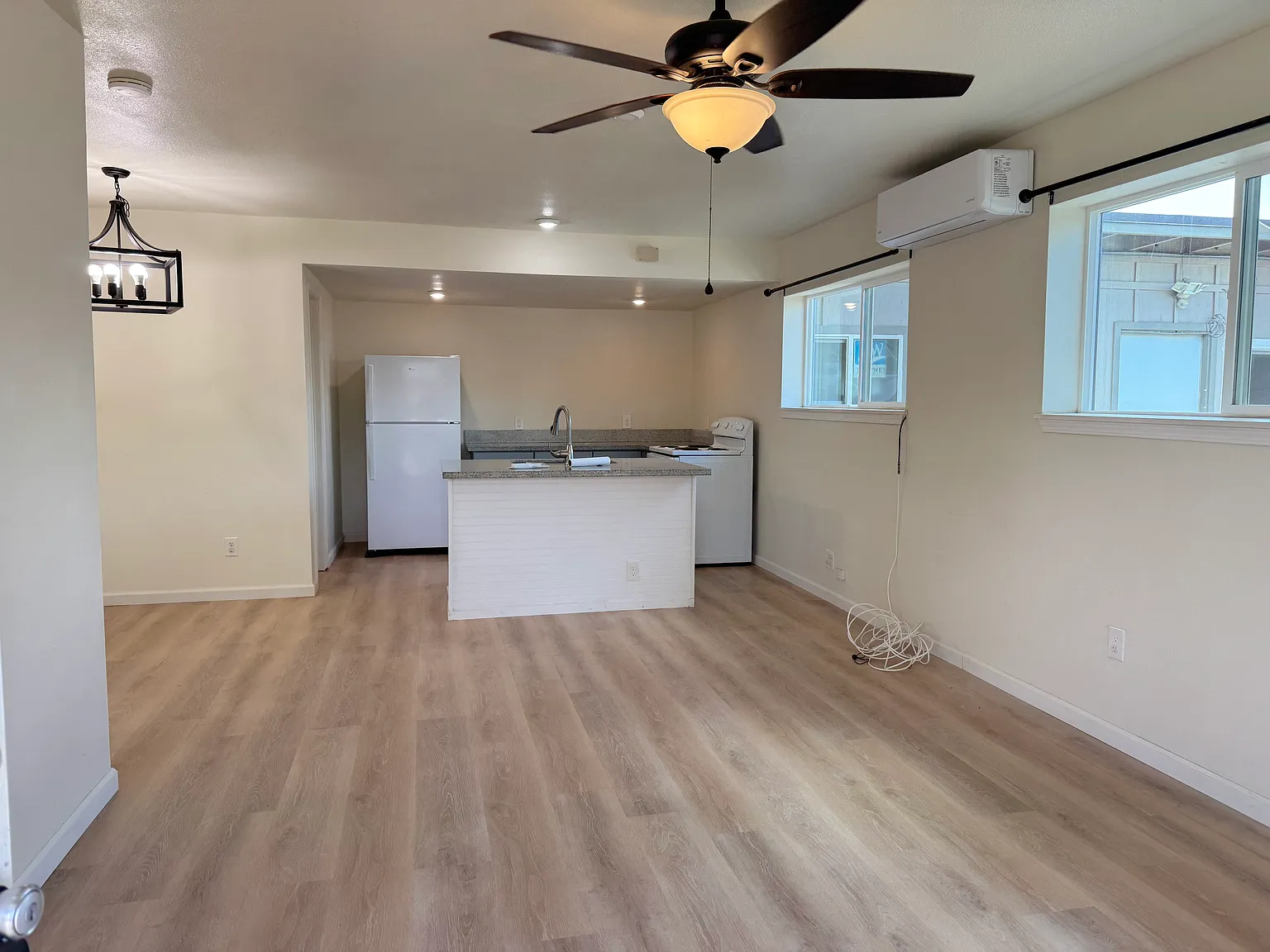 3 bed, 803 sqft, $3,700 — Photo 4