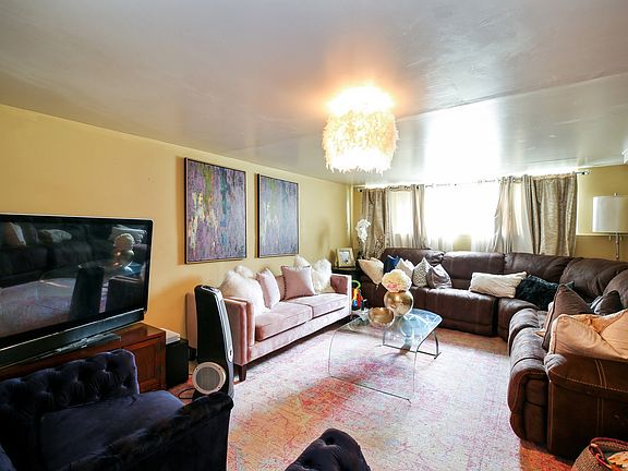 4th image of 293 Crandon Ave