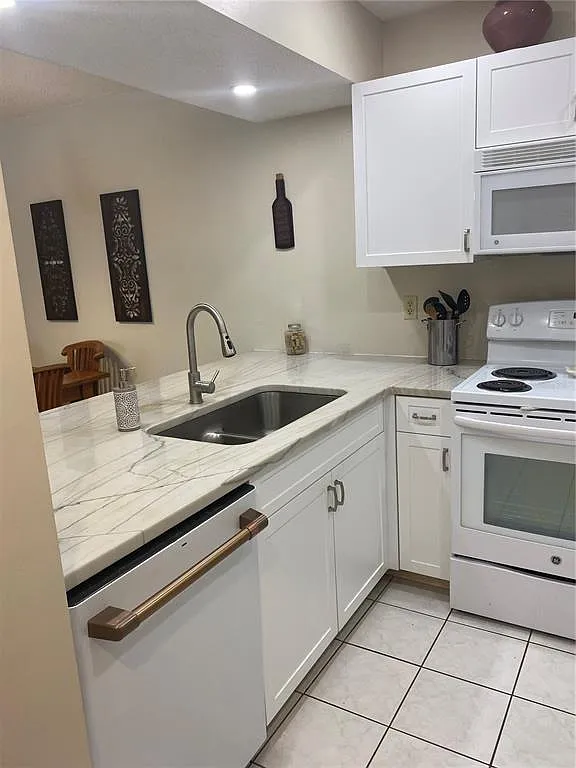 2 bed, 2.0 bath, 888 sqft, $3,400 — Photo 4