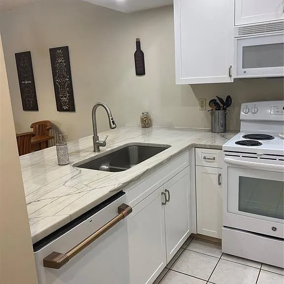 622 Bird Bay Dr S #203 — Photo 5