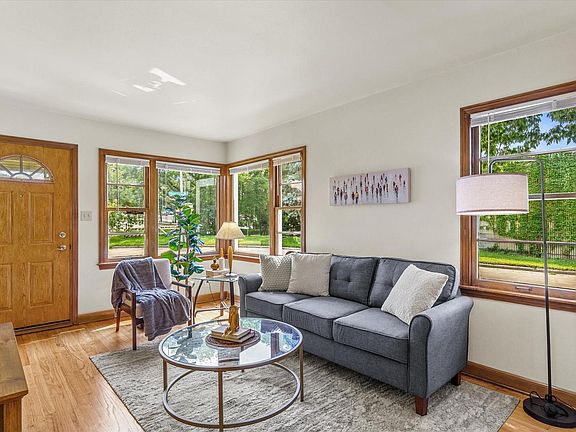 2nd image of 1818 E Fernwood AVENUE