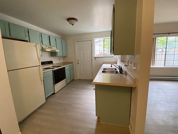 4th image of 630 Malibu Dr SE