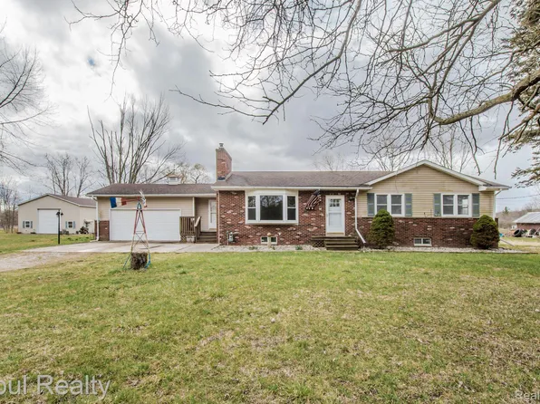 8105 Lindsey Rd, Casco, MI 48064