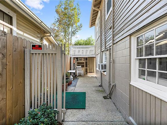 4th image of 2831-33 Palmer Ave