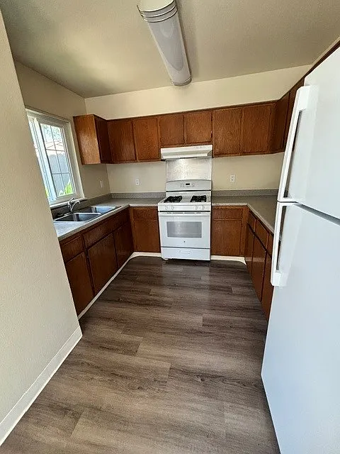 3 bed, 1.5 bath, 1264 sqft, $3,269 — Photo 4