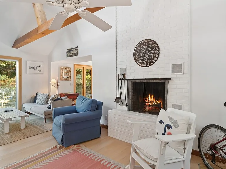 24 Jacqueline Dr — Photo 2