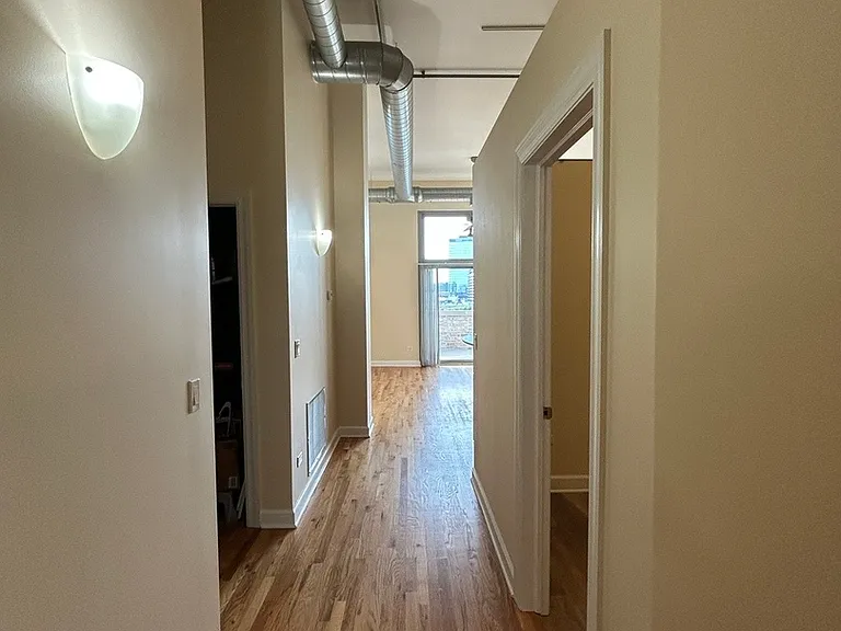 W Superior St — Photo 5