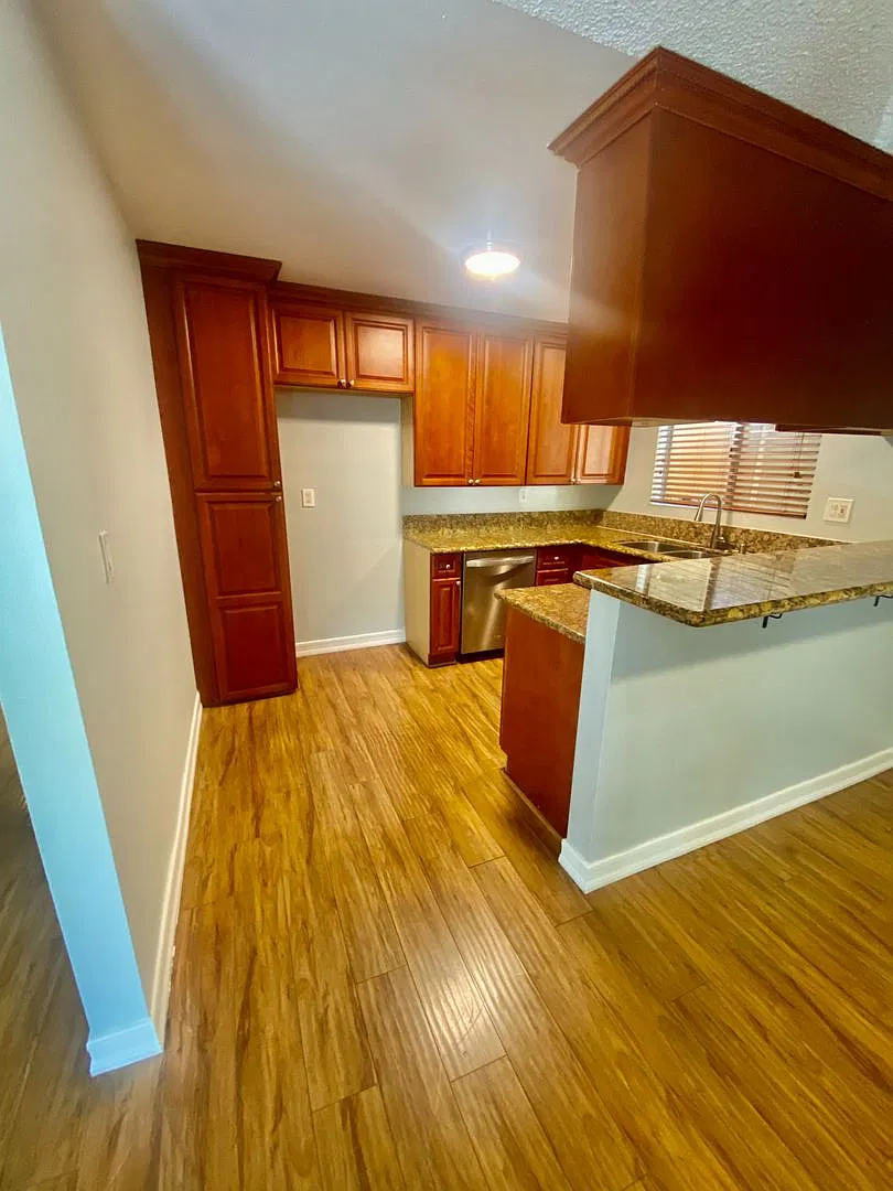 215 Euclid Avenue — Photo 3