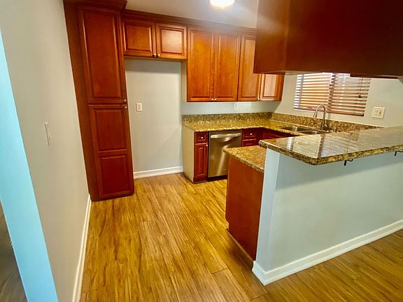 4th image of 215 Euclid Ave #201