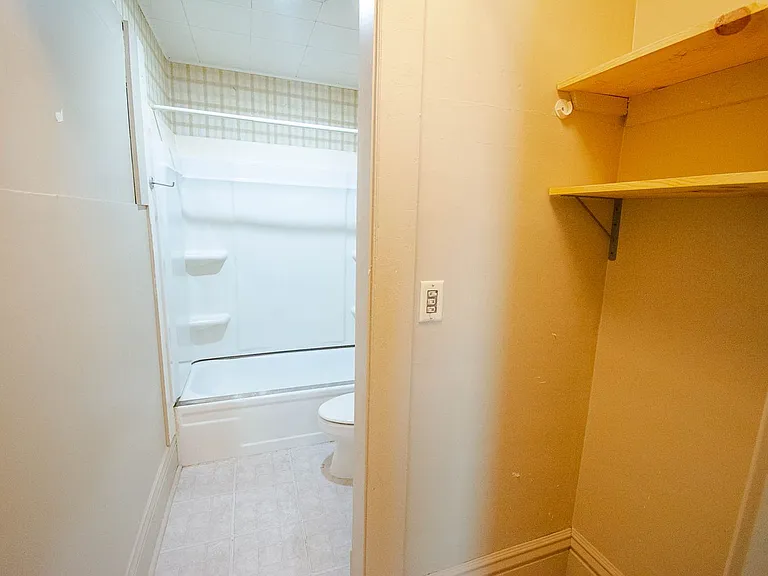 209 S Pearl St — Photo 8