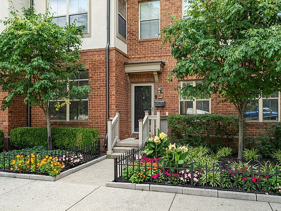 3rd image of 672 Park St