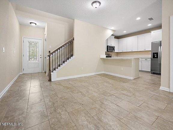 4th image of 165 LEEWARD ISLAND Drive