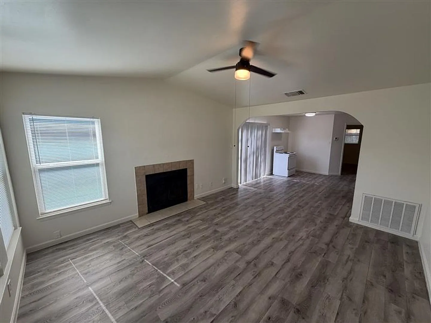 Beautiful and Stylish 3 bedroom & 2 bathroom — Photo 2