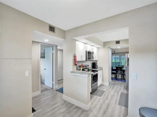 800 SW 125th Way APT 109O, Pembroke Pines, FL 33027