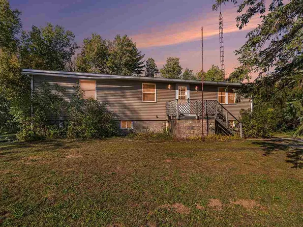 1343 W Conway Rd, Harbor Springs, MI 49740